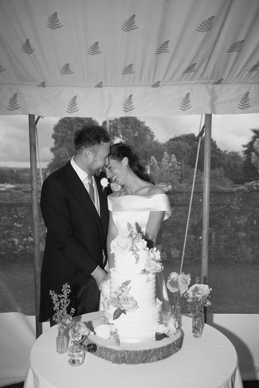 Tide-The-Knot-Hatch-House-Wedding-Marquee-Wedding-On-the-day-Coordination-Wedding-Planning-Rebecca+Sam-Laura Shaw-Photography79.jpg