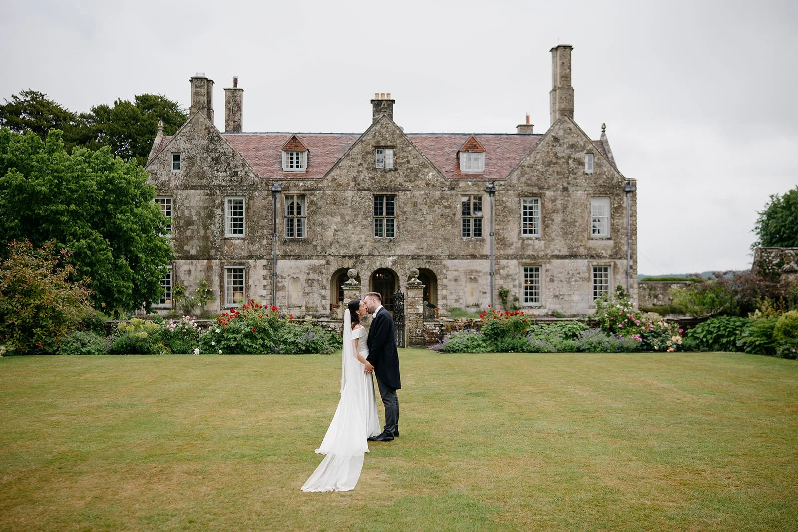 Tide-The-Knot-Hatch-House-Wedding-Marquee-Wedding-On-the-day-Coordination-Wedding-Planning-Rebecca+Sam-Laura Shaw-Photography45.jpg