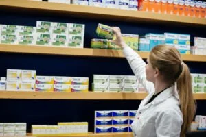 Versorgungsengpässe bei den Arzneimitteln: müssen wir sehenden Auges ins Verderben laufen?