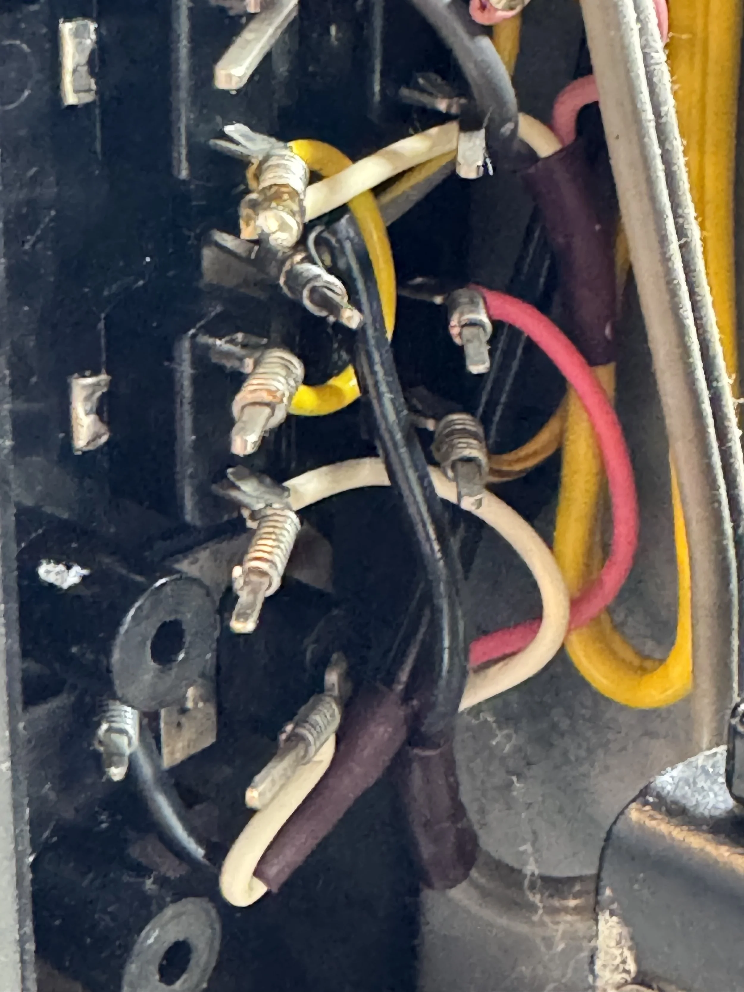 Internal view of the Marantz 2226B RCA sockets