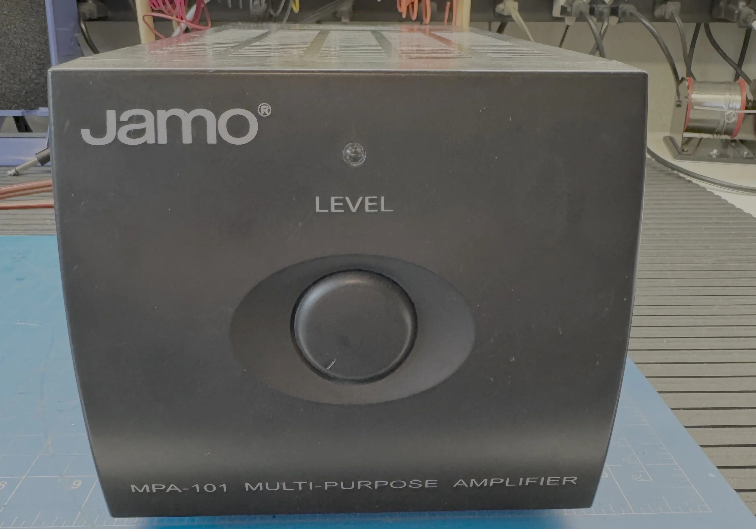 Jamo MPA-101 50W amplifier repair showing common power supply failure causing the amplifier to remain stuck in protection.