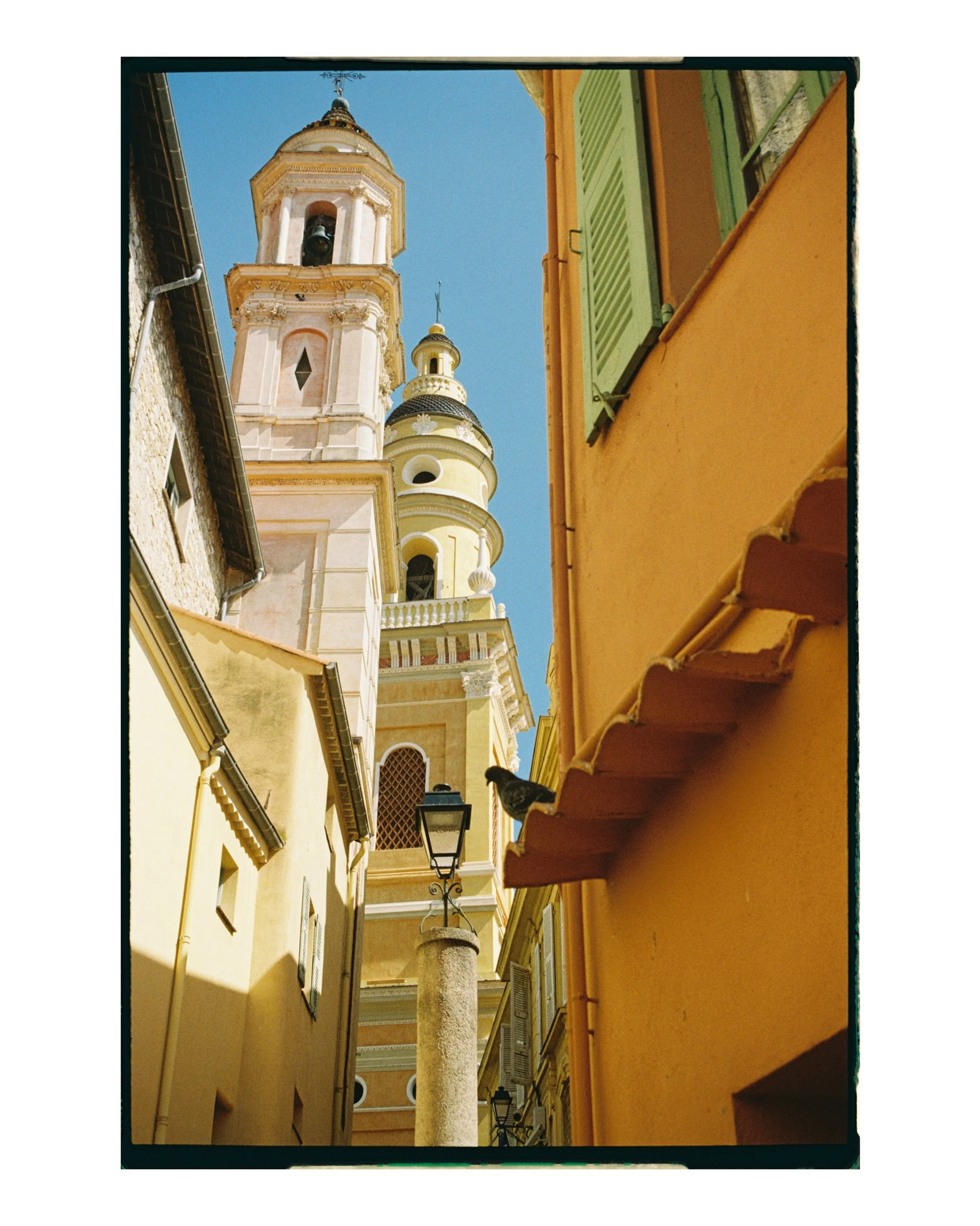 Currently showing at The Glasgow Gallery of Photography in their Colour exhibition. Taken in Menton on the French Riviera last September while on our honeymoon 🌙 
🎞️ - Kodak Gold, developed and scanned by @gulabiphoto