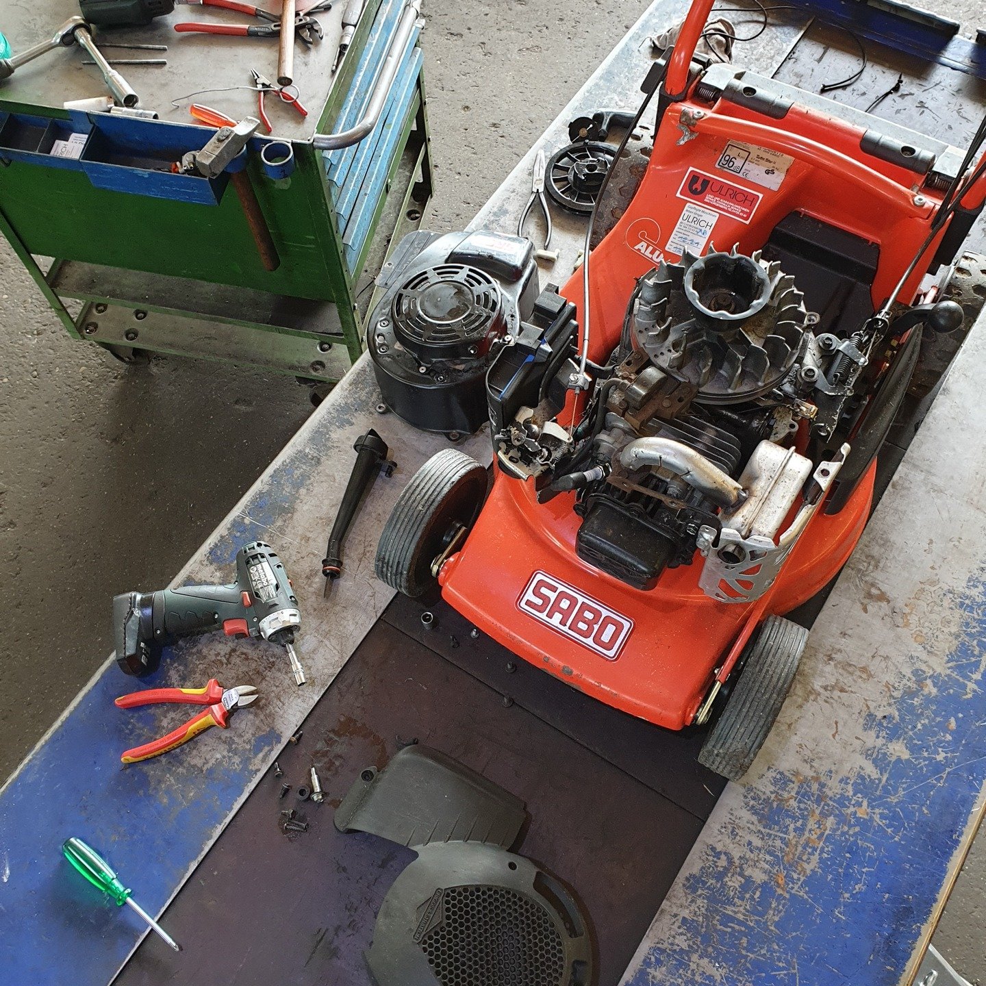 🔧 LEHRSTELLE FREI F&Uuml;R 2027! 🔧
Motorger&auml;temechaniker/in EFZ

Motoren sind dein Ding?
Du schraubst lieber an Maschinen anstatt am Handy zu scrollen?
Dann haben wir genau deinen Job!
🔥 Deine Aufgaben:
✔ Reparieren, warten &amp; verkaufen vo