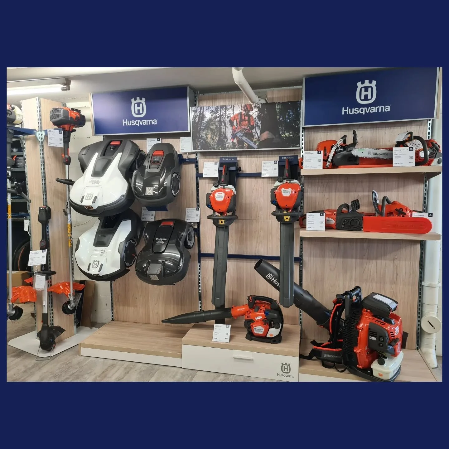 Vorbeikommen, anschauen, beraten lassen👌
Ein Teil unseres Husqvarna-Sortiments ist direkt vor Ort verf&uuml;gbar - weitere Modelle sind jederzeit bestellbar. 

#husqvarnaschweiz #werkstatt #gartenbau #gartenger&auml;te #forst