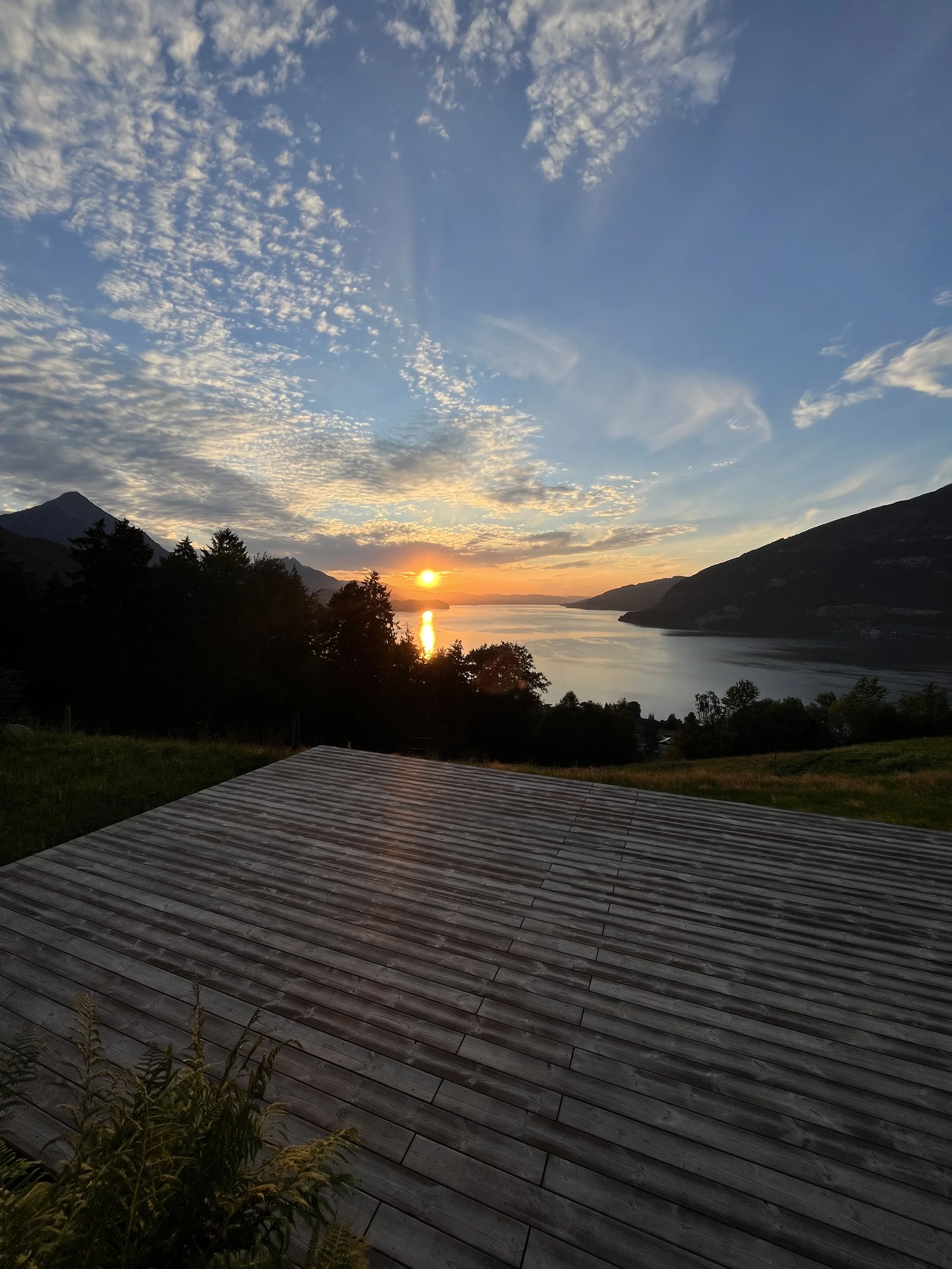 Campfire Retreat Pension Finel Thunersee Sonnenuntergang