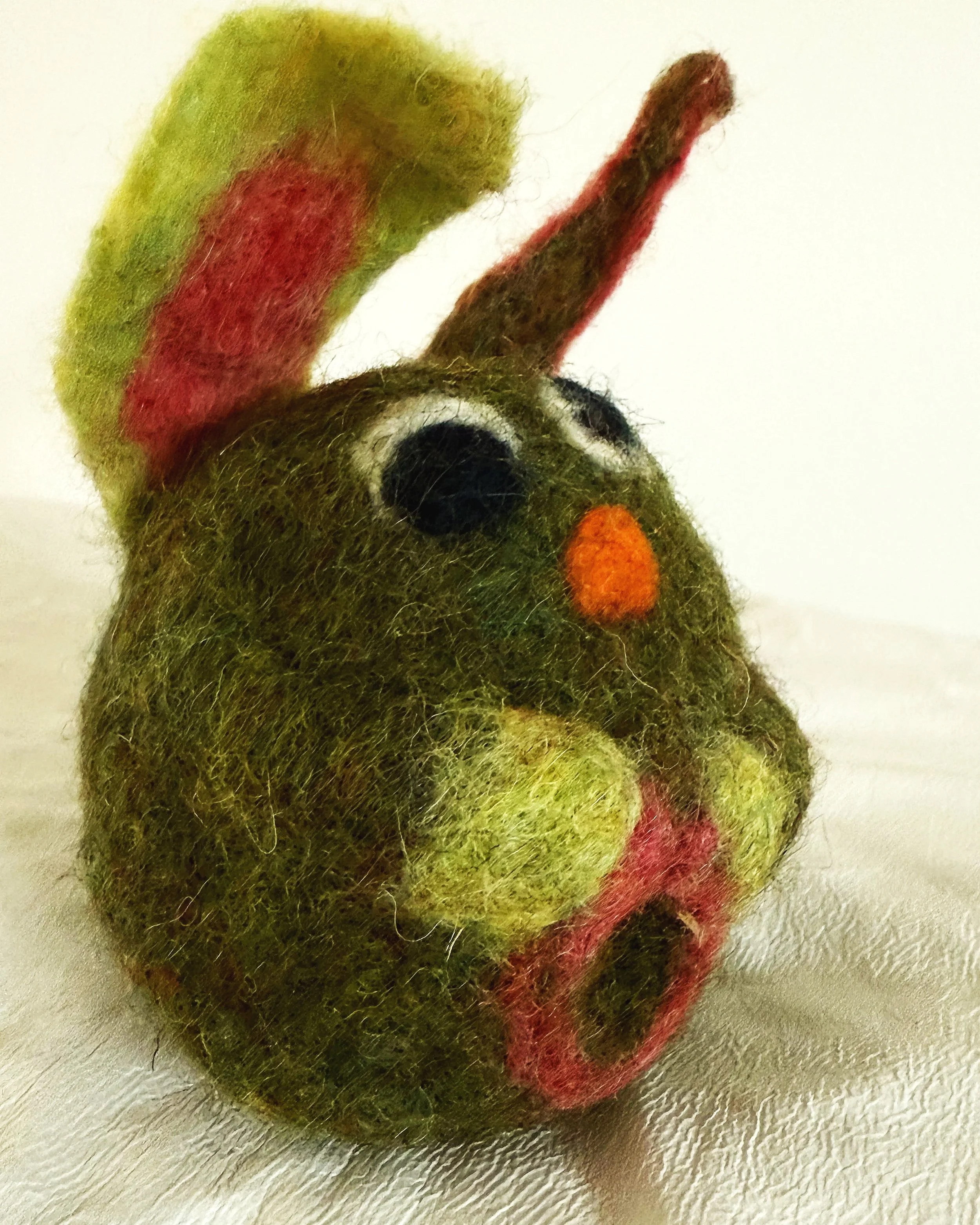 Tilly – W-Wesen mit Tigerauge.
Ein stiller Begleiter für innere Stärke, Schutz und klare Ausrichtung.