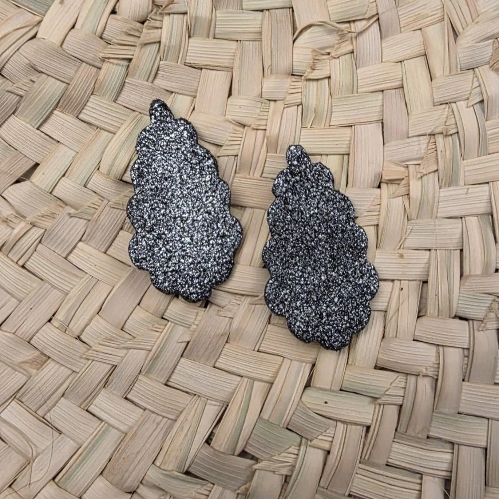 Gouttes en cuir dentelées ( ton gris pailleté)