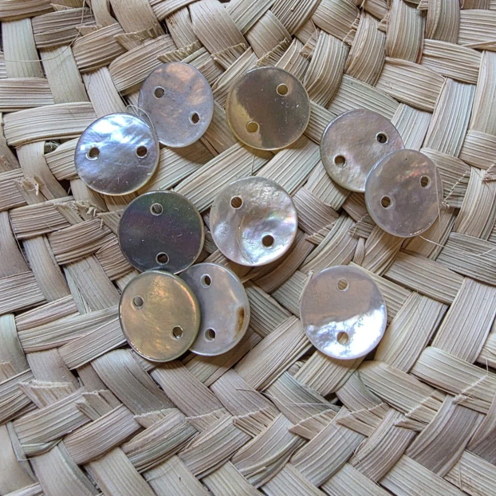 Breloques rondes en nacre à 2 trous- lot de 10