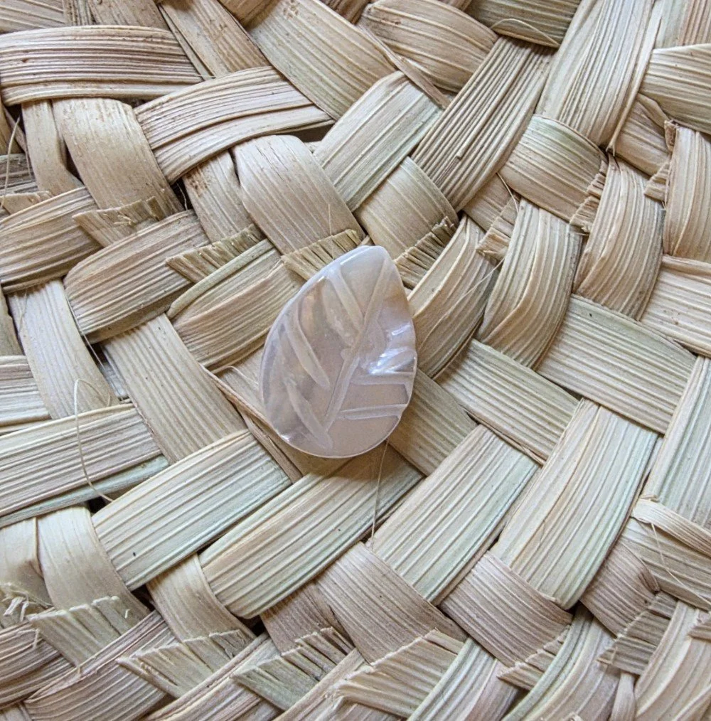 Feuille en nacre  sculptée