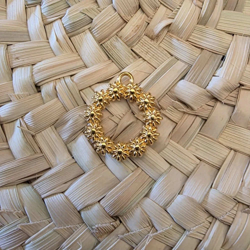 Breloque Couronne Fleurie Dorée