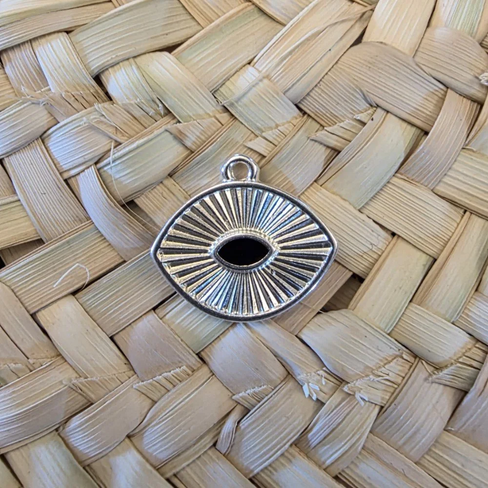 Breloque Œil Argentée