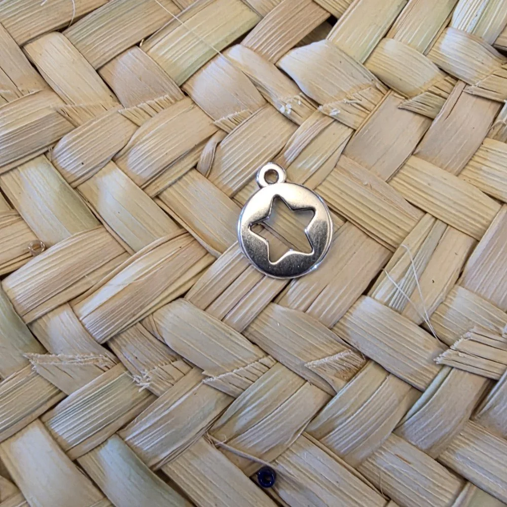 Breloque Étoile Ajourée Ronde