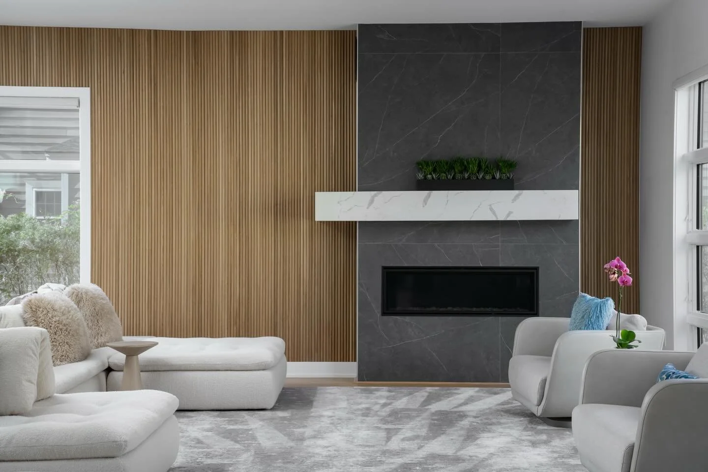 High-quality furniture pieces come together seamlessly in this thoughtfully curated living, family room, and office by @fredahowardinteriors 

Every texture, tone, and detail selected to elevate the way the space feels and functions. A refined balanc