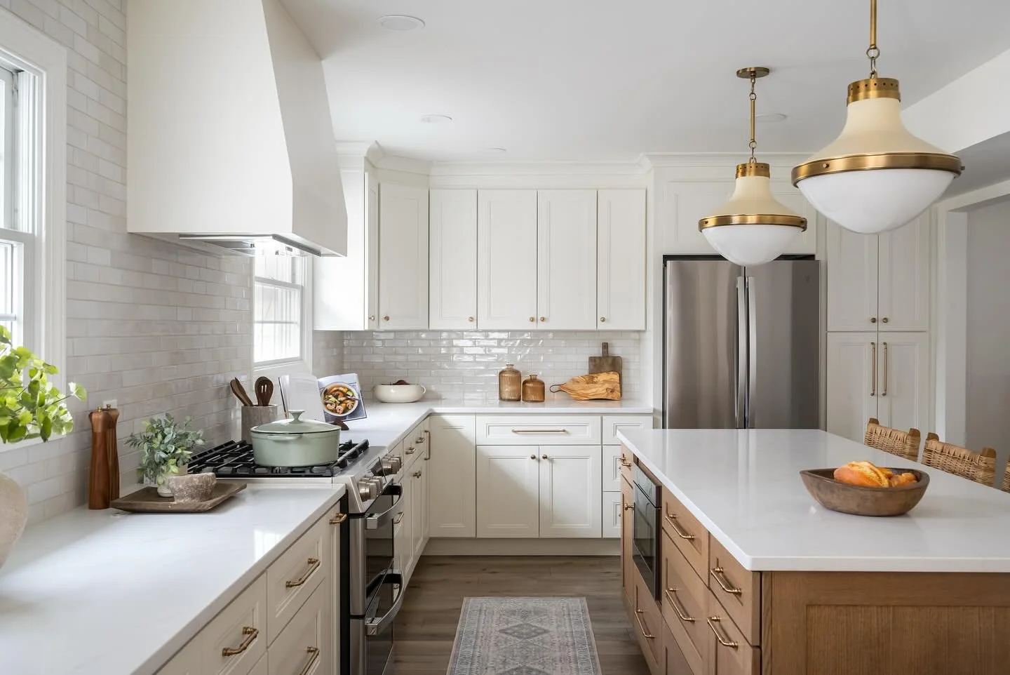 Simplicity with unique touches of design. 

A well thought out space with just the right added details to make this kitchen and dining area really shine.

Design: @decor.by.demree 

Photos shot and copyrighted by @willventuresphoto please DM for lice