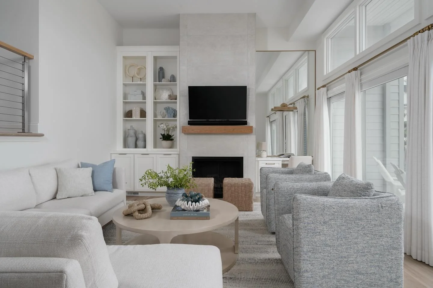 New Year, New Spaces!

Ramping up 2025 with some fresh interior design inspirations. 

I&rsquo;m excited to continue to capture beautiful, functional, and exciting spaces that inspire others, and evoke the creators who worked on them. 

Design: @deco