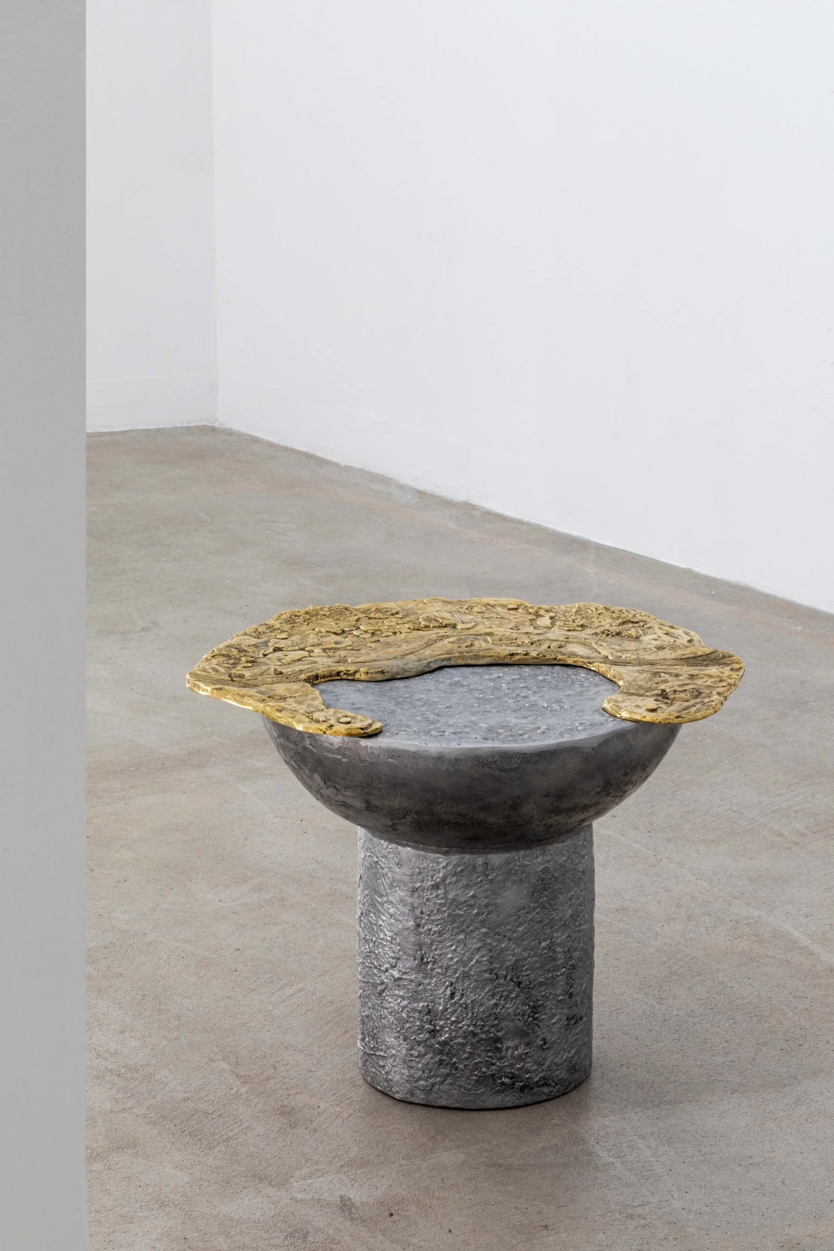 1_Wanderart_Lunar-Edition-Mooncrater-side-table-Materia-Gallery-Rome-┬®Serena-Eller-┬®Francesco-Marano-scaled.jpg