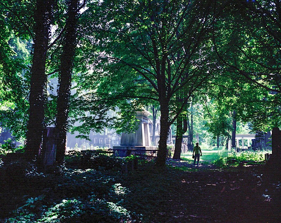 Benjamin and his wife Gili in a cemetery of thousands of tombs, searches and finds the grave of her great grandmother, also killed by Nazi’s.