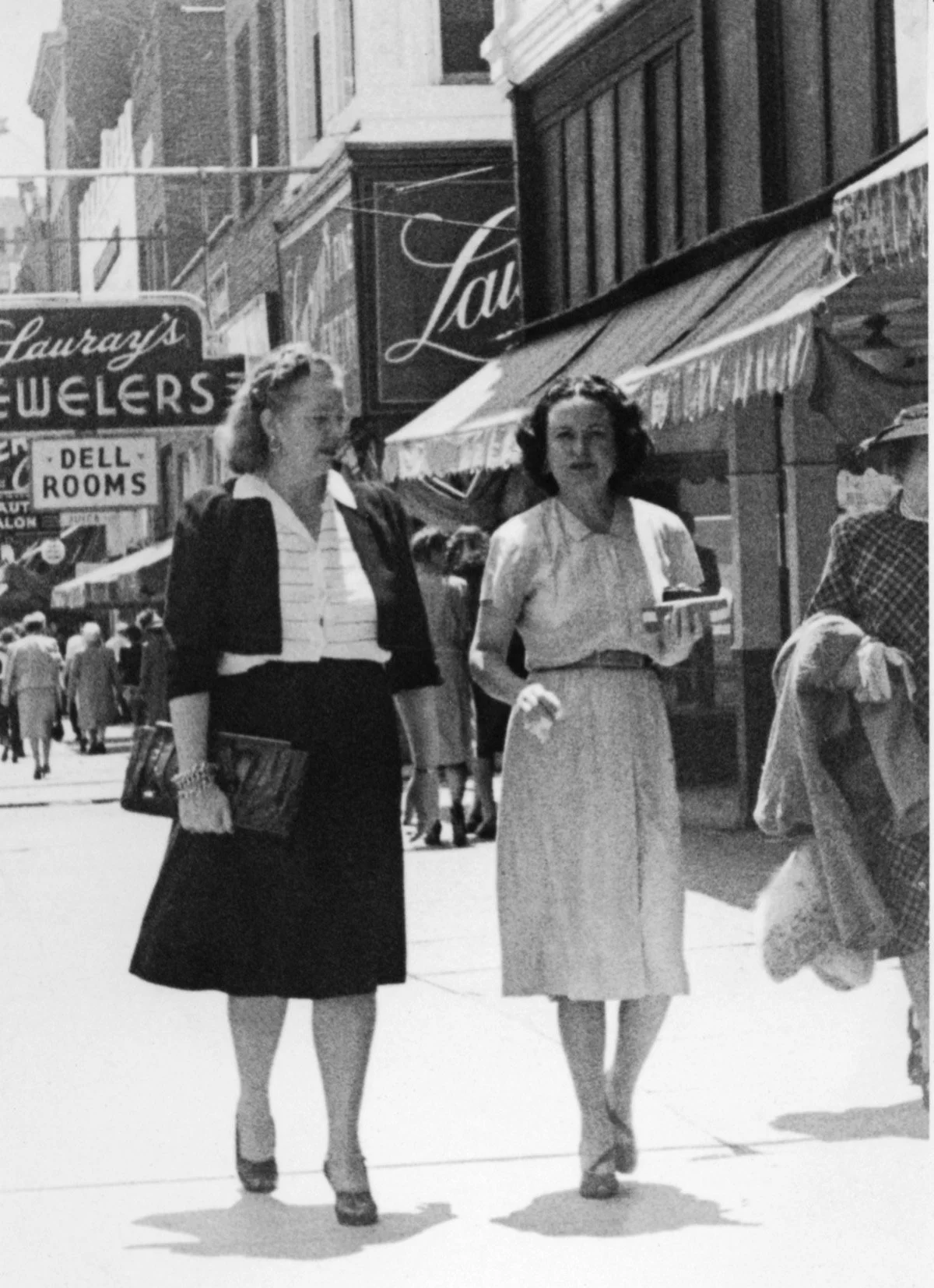  Shopping on historic Central Avenue 