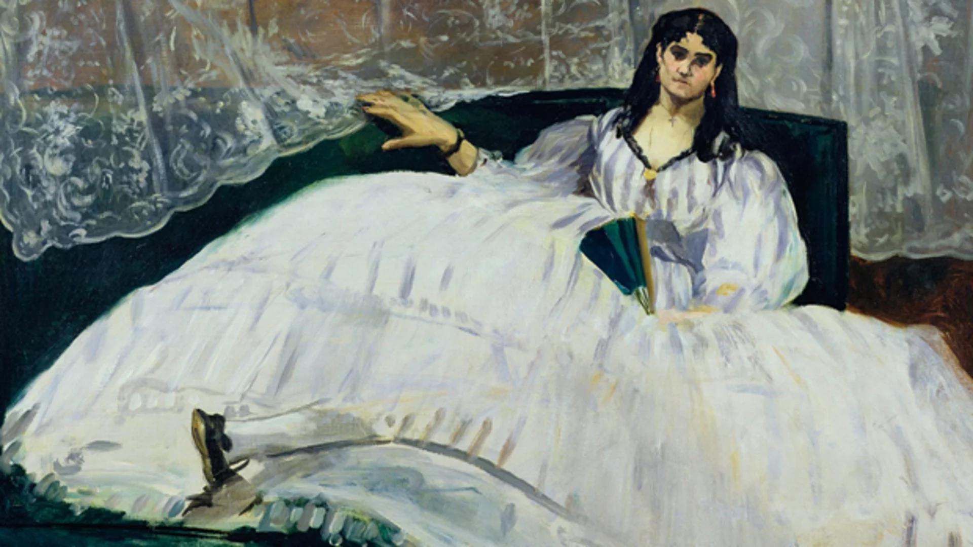 A painting of a woman with dark hair sitting on a bed with white and light-colored bedding, holding a green hand fan. She wears a white dress with black and yellow accessories, and has a serious expression. The bed has a dark green headboard, and lace curtains are visible in the background.