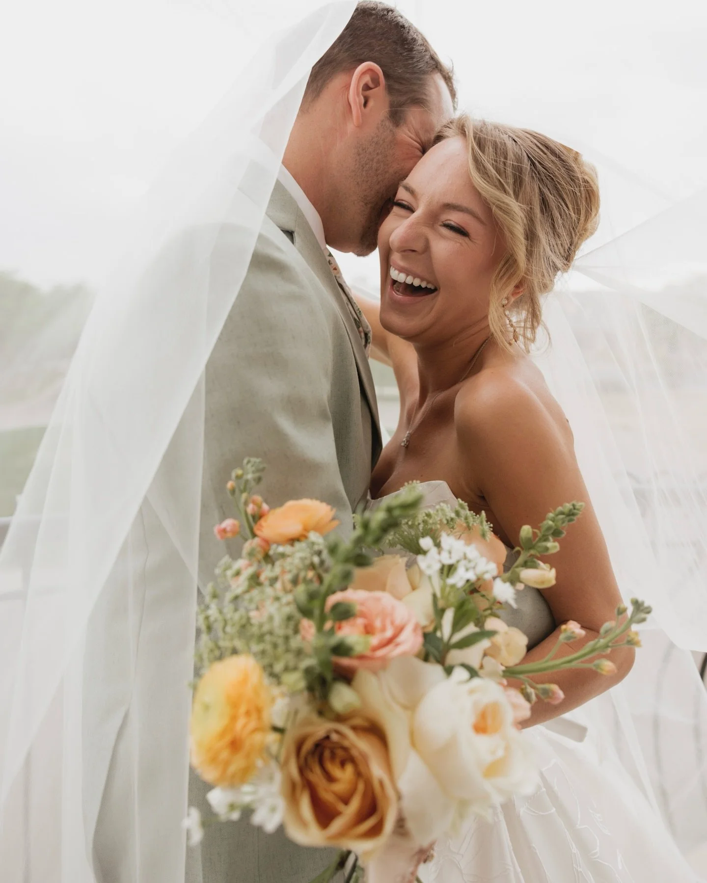 2026 is looking so bright and I cannot wait to capture so many love stories this year ✨

Hosts- @downtheaisle_co / @e.t.c._photography / @elevatedshootsetc / @kellyphotoanddesign / @littlewhitephotostudio
Models - @modelcouple.colorado 
Venue - @chat