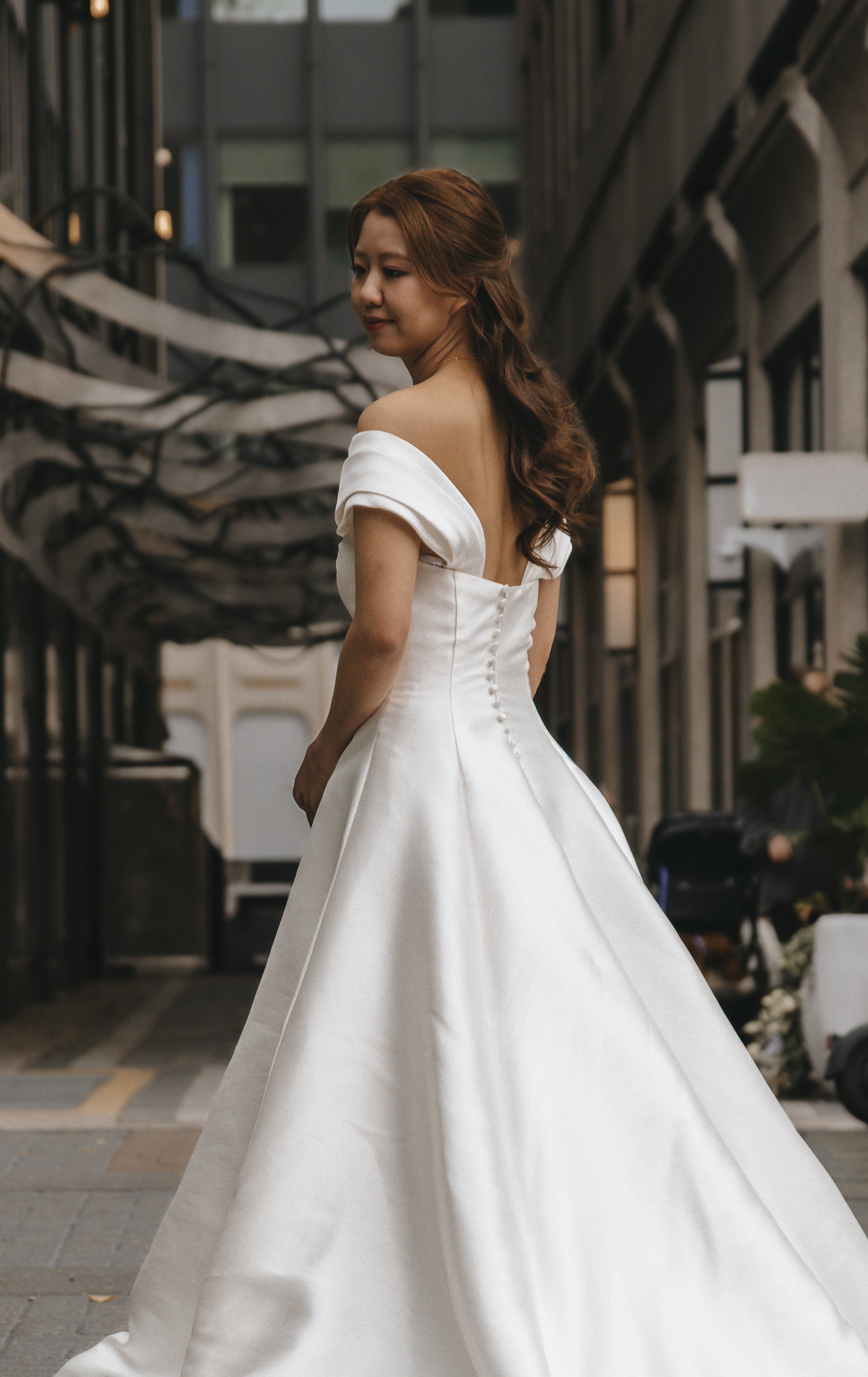 closeup-cinematic-bride-in-dress.jpg