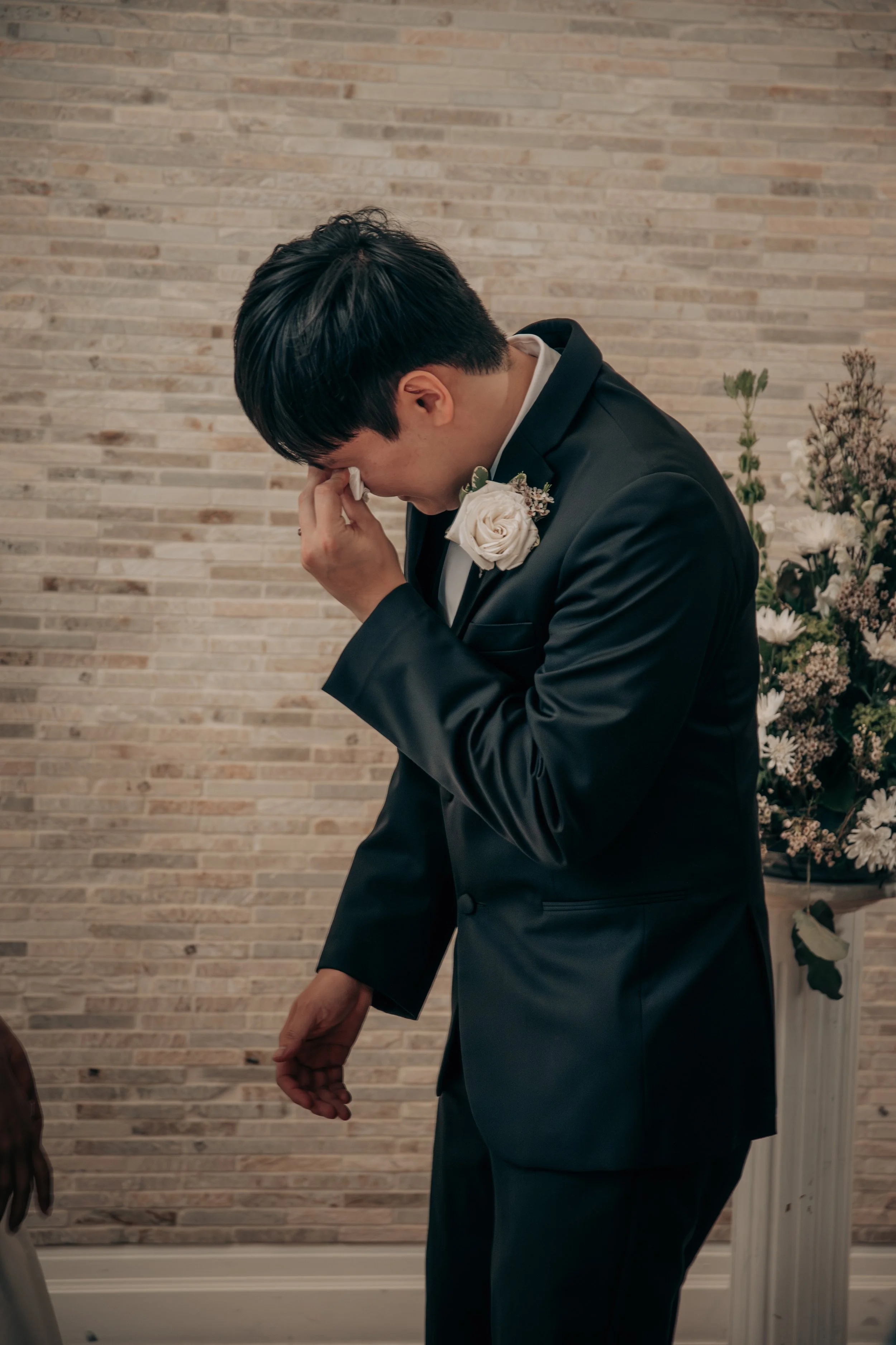 groom-crying-moment-capture.jpg