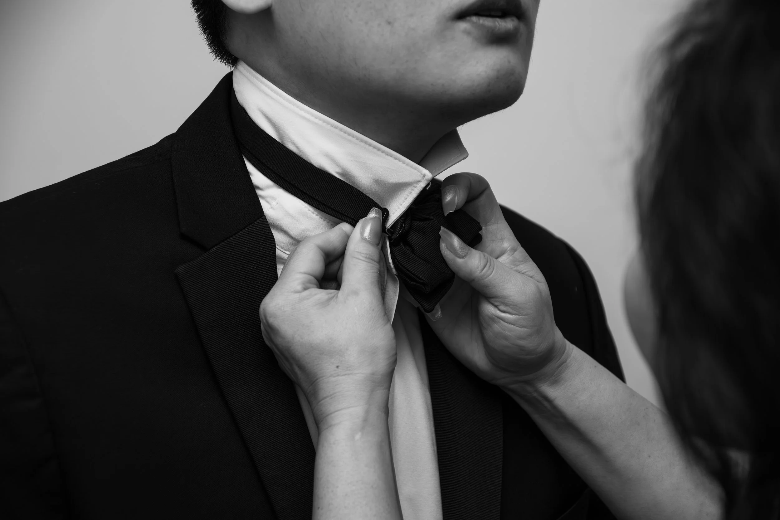groom-getting-ready-cienmatic-closeup.jpg