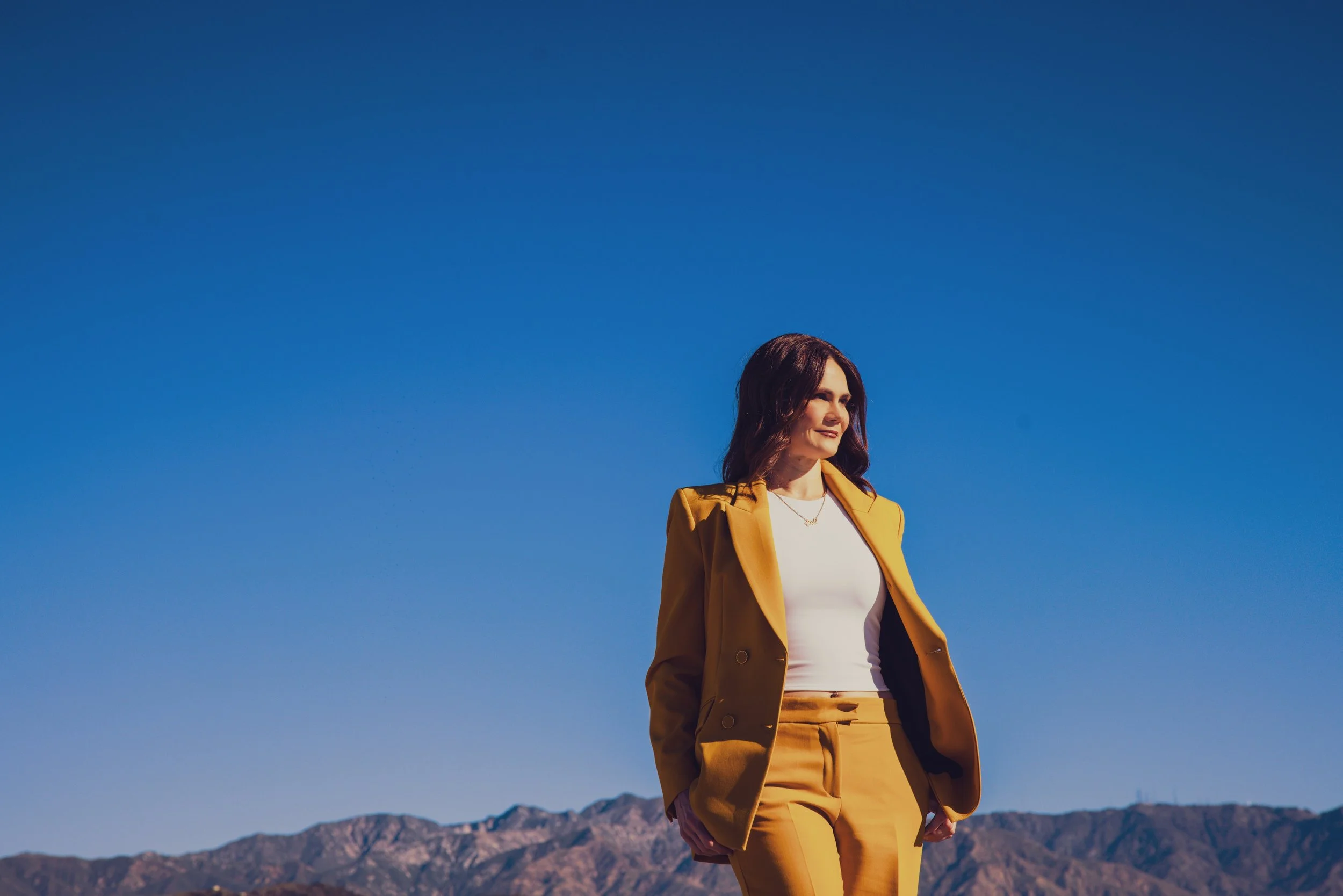 Ivy Gross therapist in Los Angeles helping clients become their authentic selves