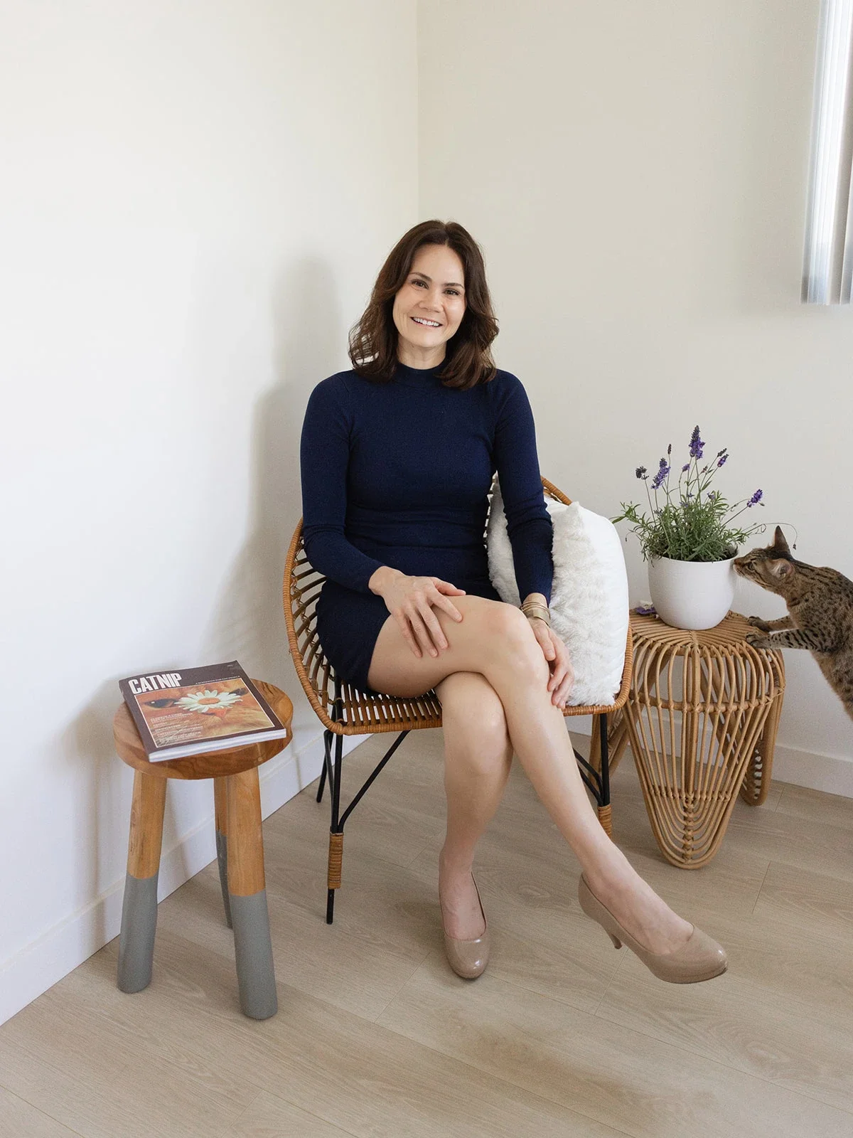 ivy gross therapy headshot with cat