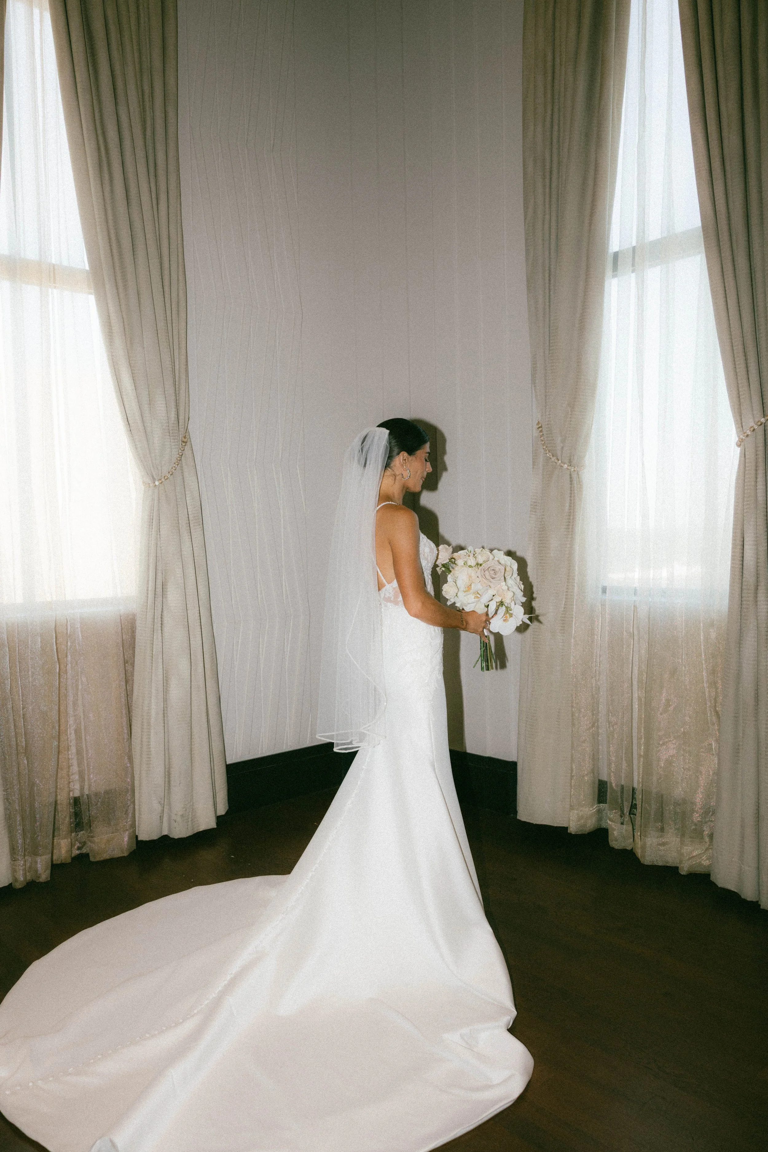 bridal-film-shot-tulsa-club-hotel.jpg