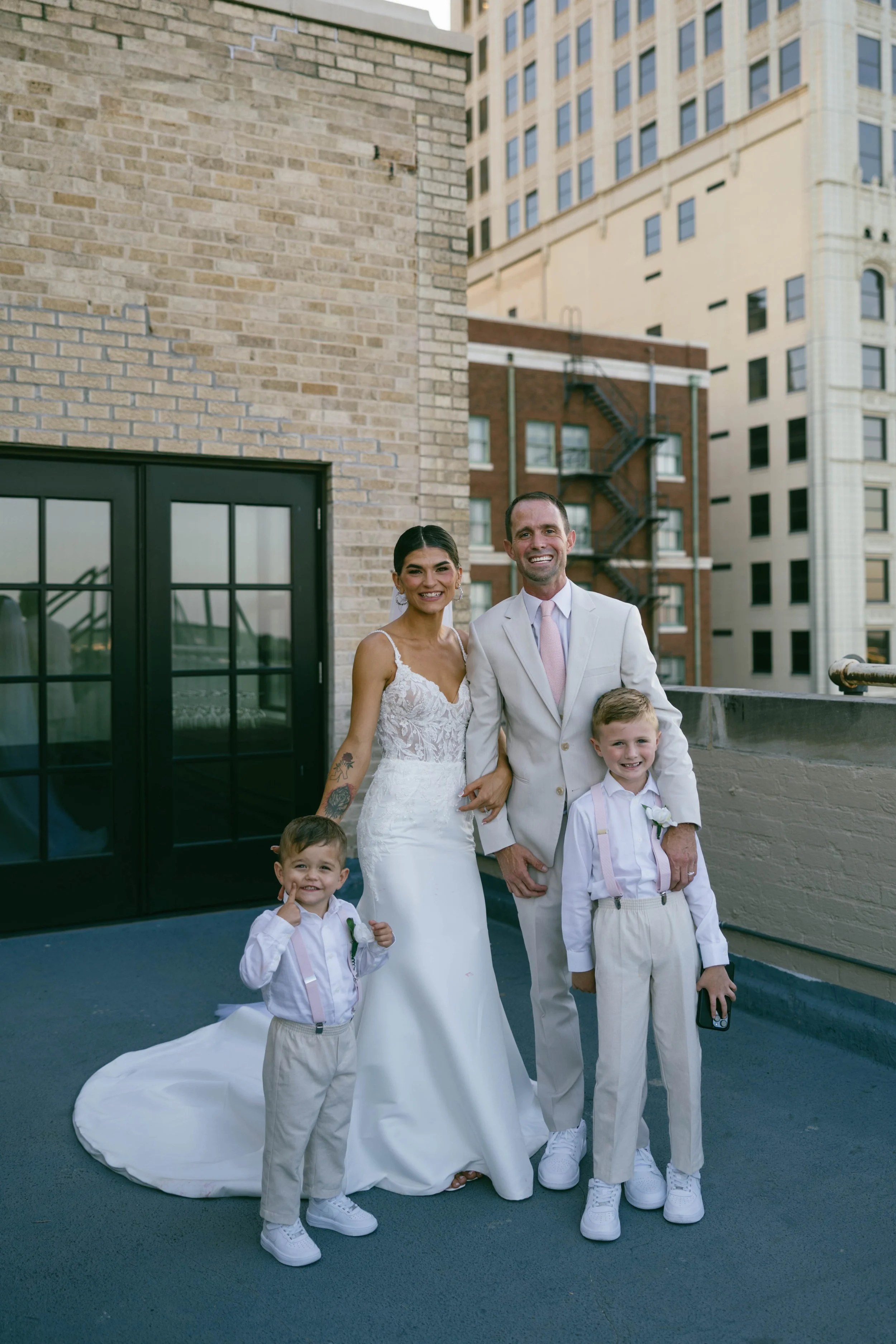 family-portrait-luxury-wedding-historic-hotel.jpg