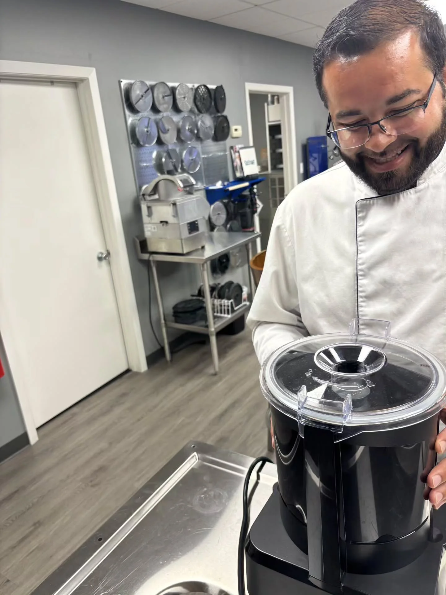 Does your food processor make you smile like this?

No?

Time to talk to us about Sammic. 🤩