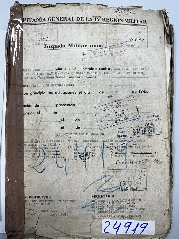 Old military document from the IV Military Region in Spain, dated April 3, 1940, with stamps, handwritten notes, and official signatures.