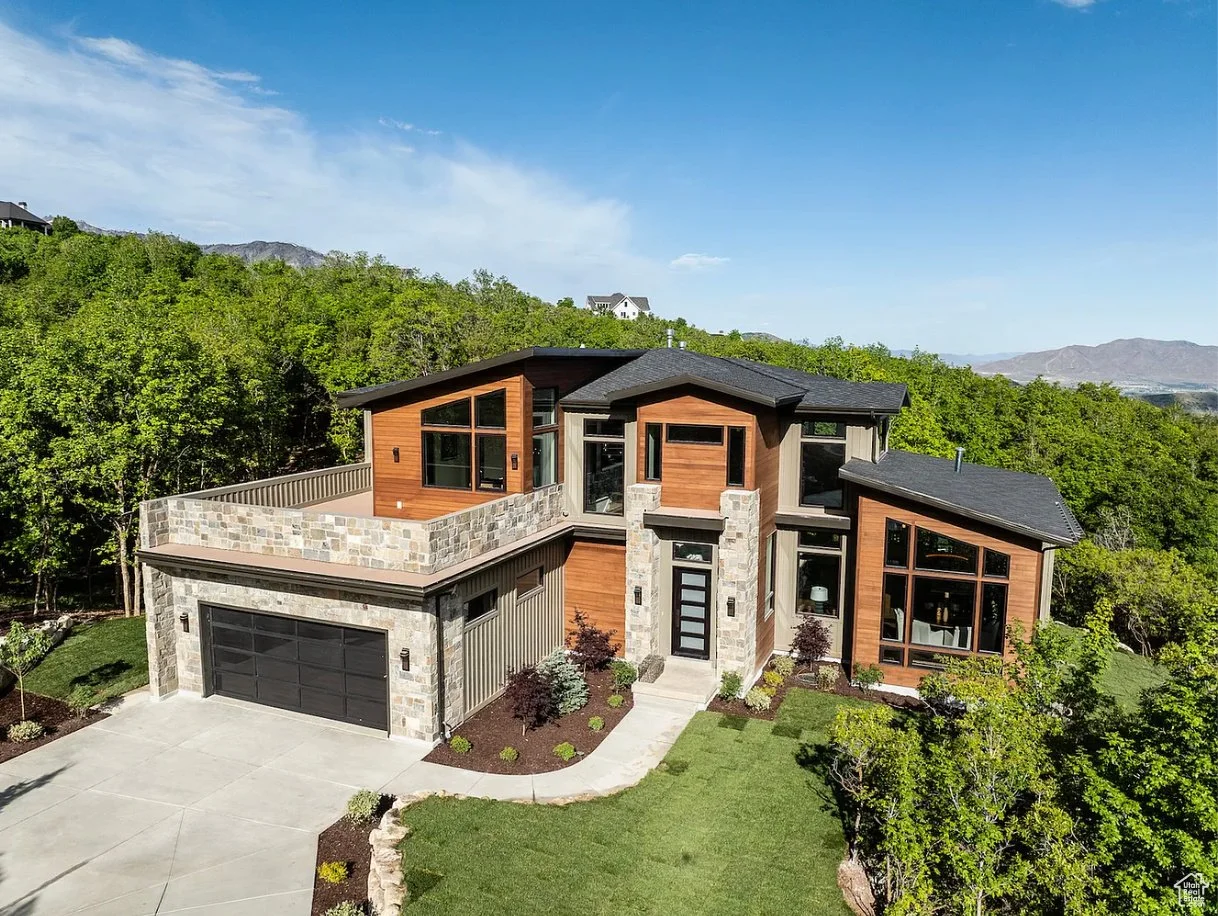 1040 S Summit Creek, Woodland Hills