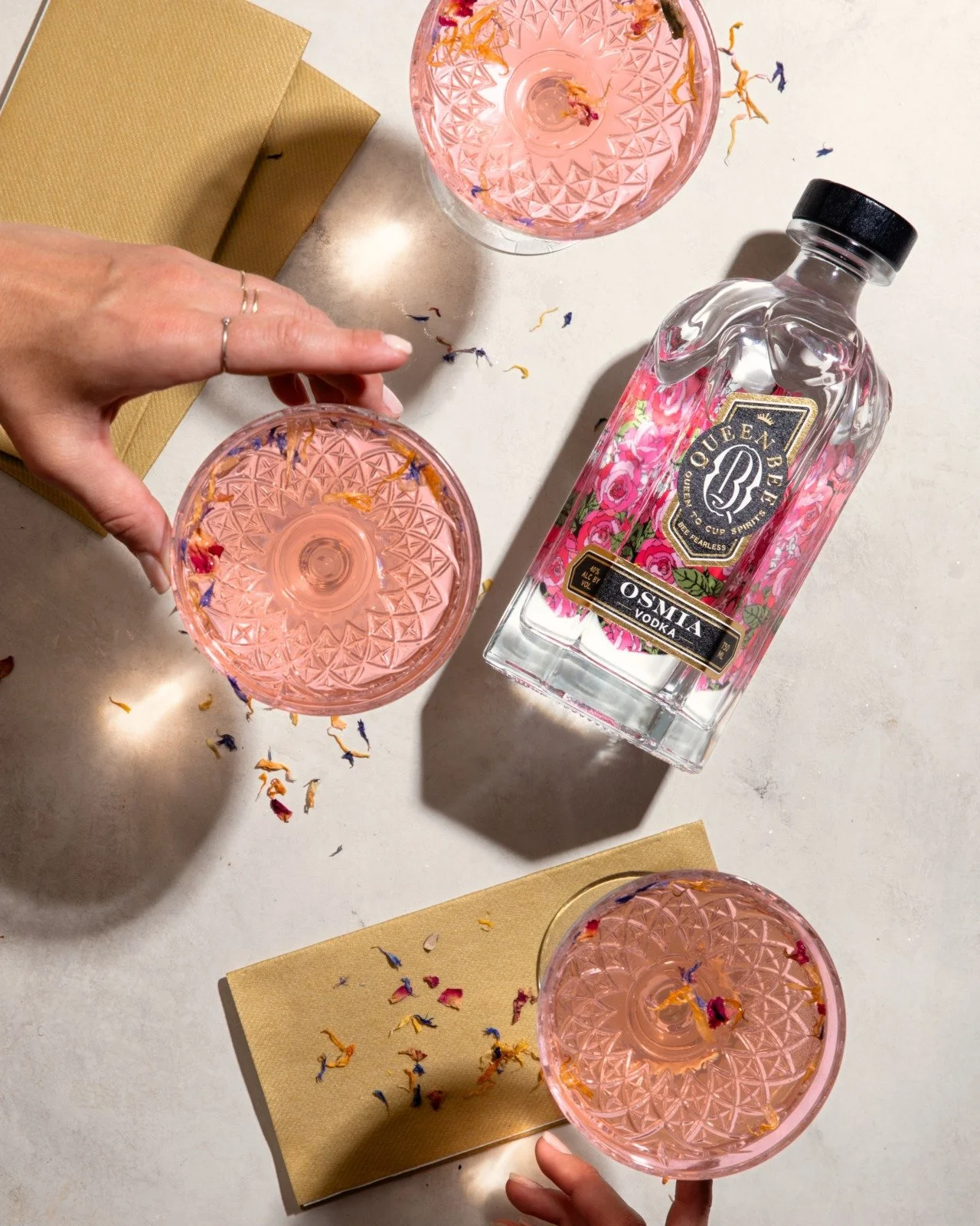 A quality pour, shared with people who make the moment 𝑠𝑤𝑒𝑒𝑡𝑒𝑟. Because the best nights don&rsquo;t need plans&mdash;just good company and Queen Bee Osmia vodka.
ㅤ
Sip responsibly, savor luxuriously. Drink like a Queen Bee at queenbeedistillin