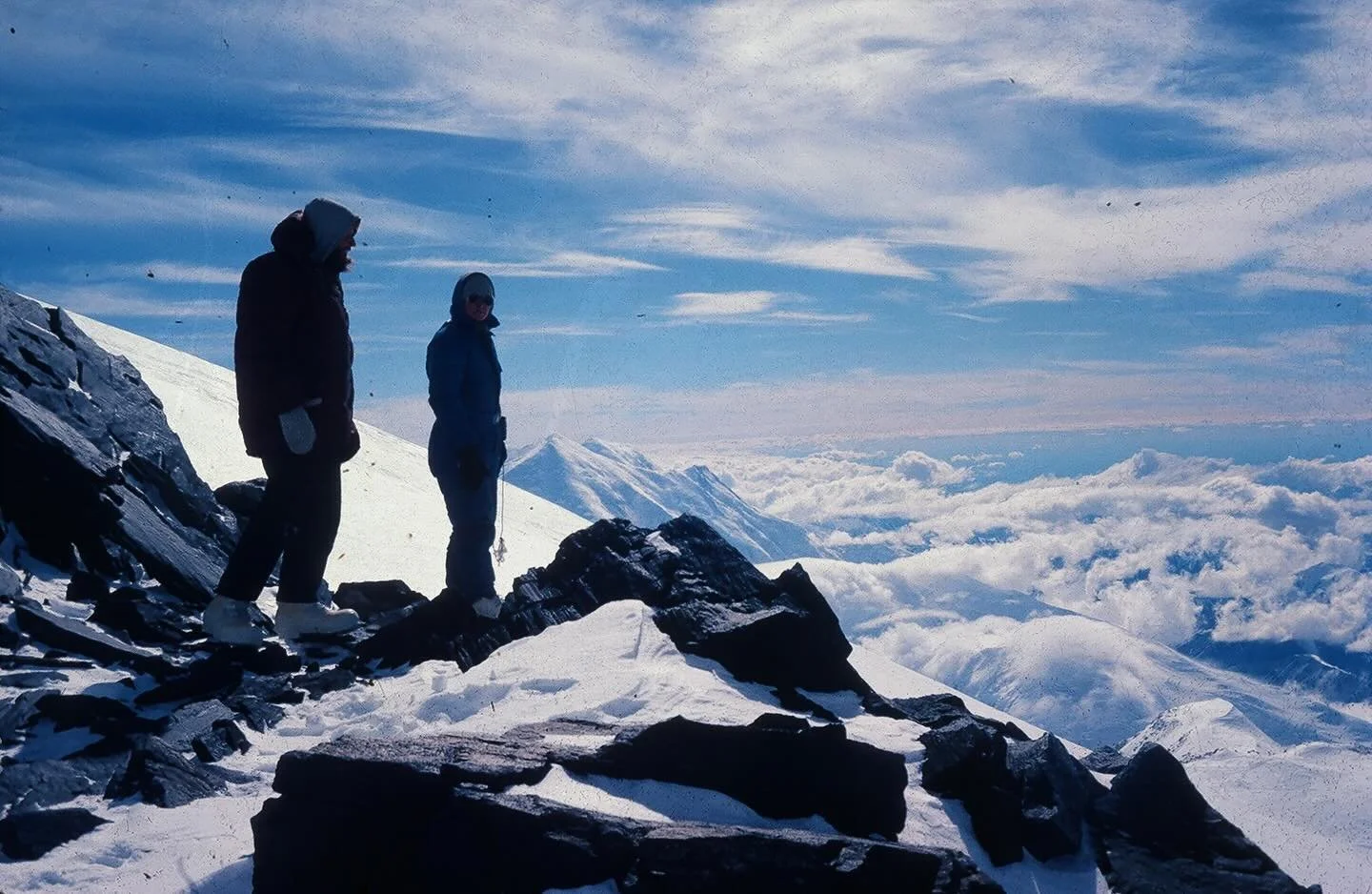 Head in the clouds but our gravity&rsquo;s centered 🏔️

#thesummit #highexpedition #alaska #thehighex