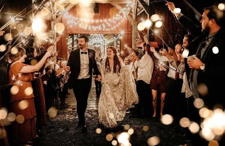 Rachel 🧡 Jon - when your bride is a real-life fashion designer&hellip; #goodtaste! 

📷 @goldenauraphotography 
🍴 @morseblockdeli 
🍸🍹🥂 🍻 @blissridgevt 
.
.
.
.
.
.
.
.
.
.
. 
.
.
#vtweddings #vermontweddings #mountainwedding
#farmwedding #vermo