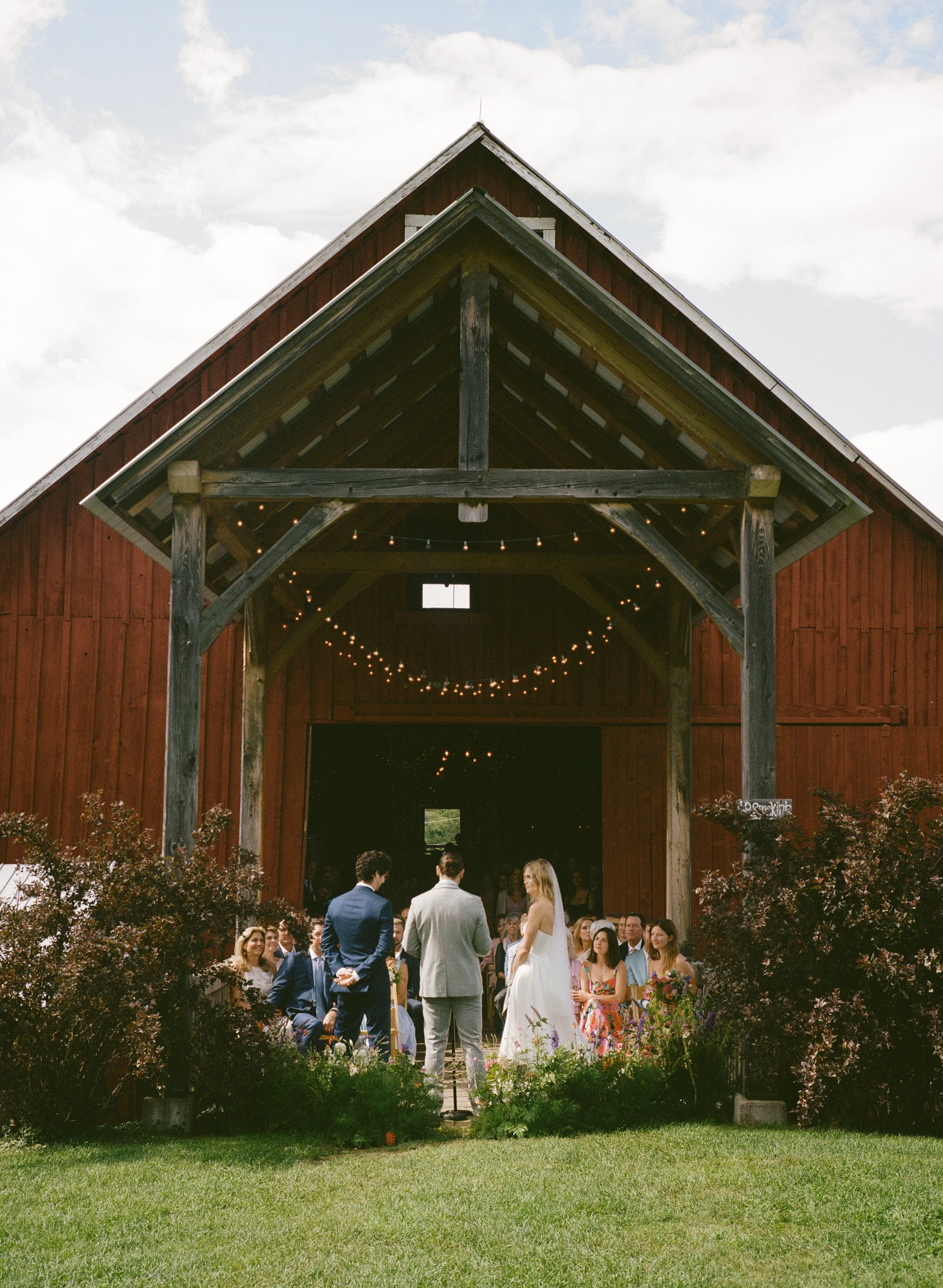 Ada+Chris_BlissRidgeFarm-21 (2).jpg