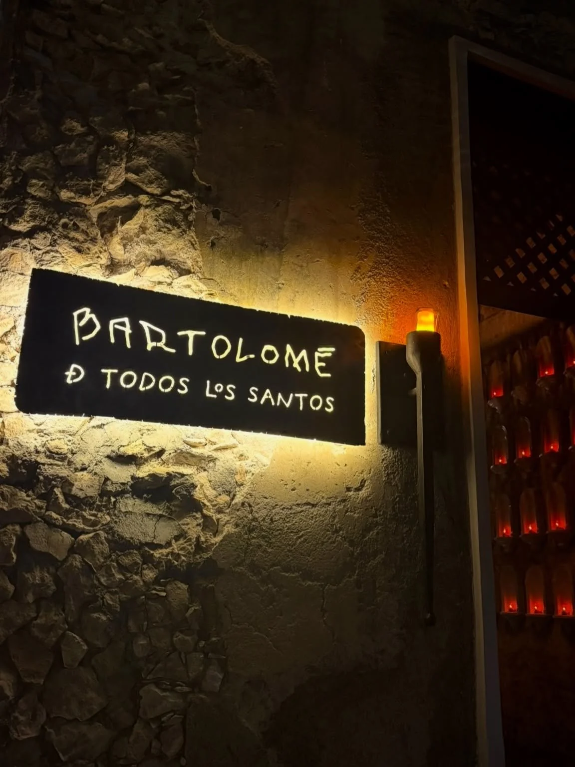 There are places that don&rsquo;t need to be explained &mdash; they are meant to be felt.
My night at @_bartolomemx  in M&eacute;rida, Yucat&aacute;n, was exactly that: an experience discovered through the senses and remembered long after.

From the 