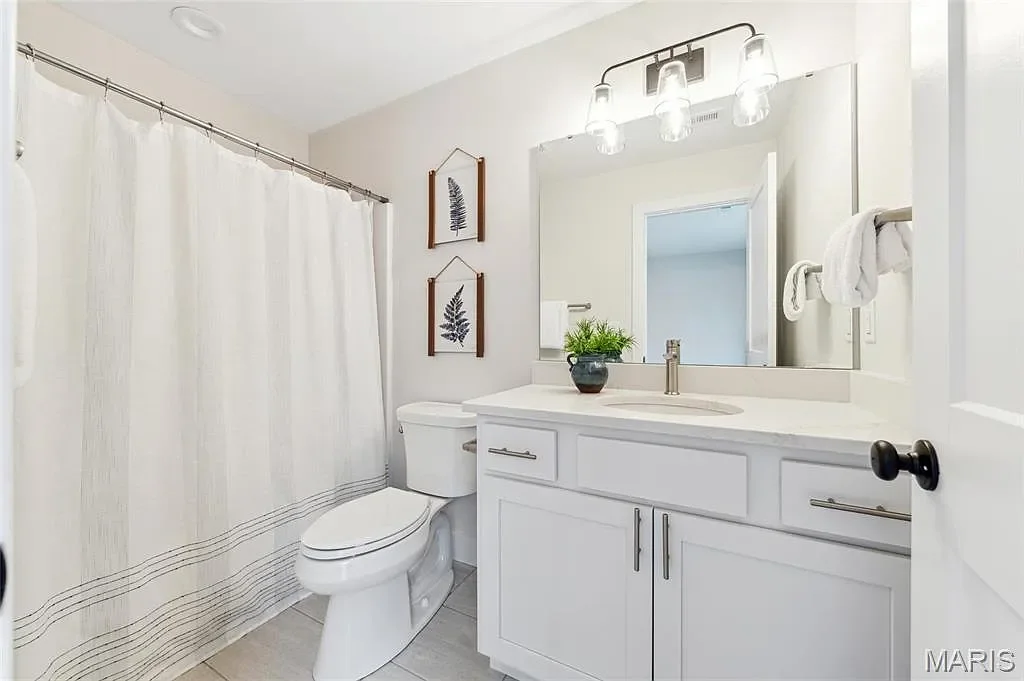 This bathroom features blah blah