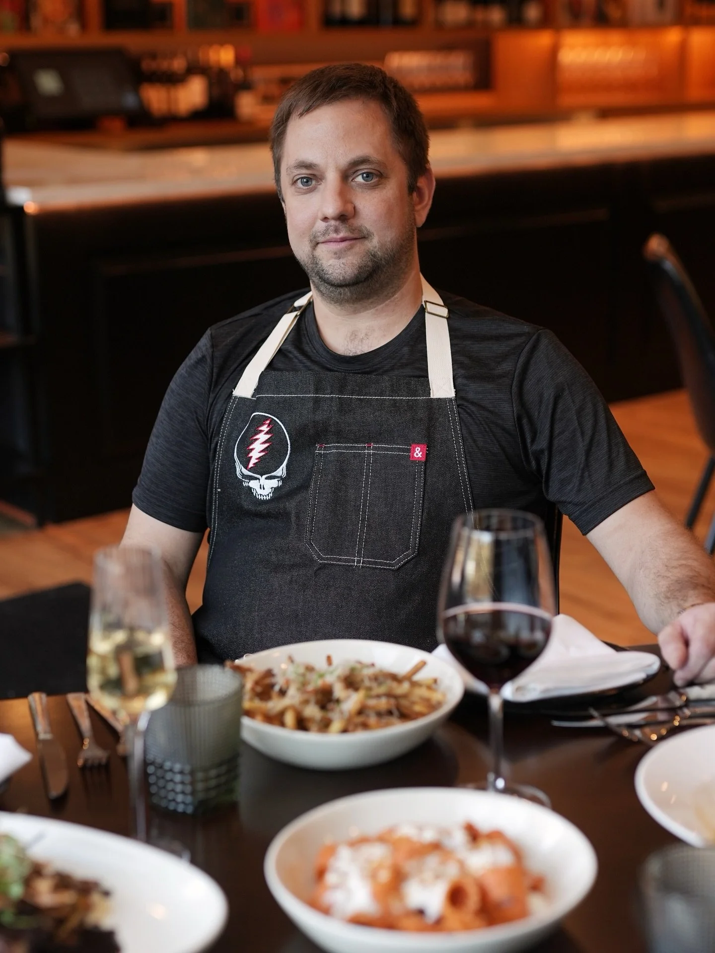 Introducing Tarek Kipry, Our Head Chef.🍴 

From washing dishes at a quaint restaurant in The Plains to leading the kitchen at Oak &amp; Ember, Tarek&rsquo;s culinary journey has been rooted in one belief: food tells a story.

It started at Forlanos 