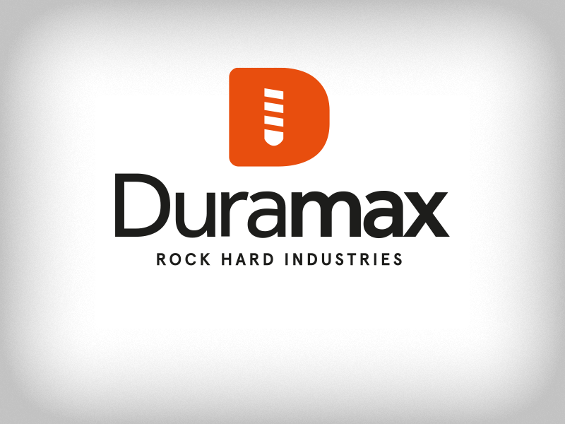 Duramax-logo, jossa on punainen symboli ja teksti 'Duramax' ja alateksti 'Rock Hard Industries'