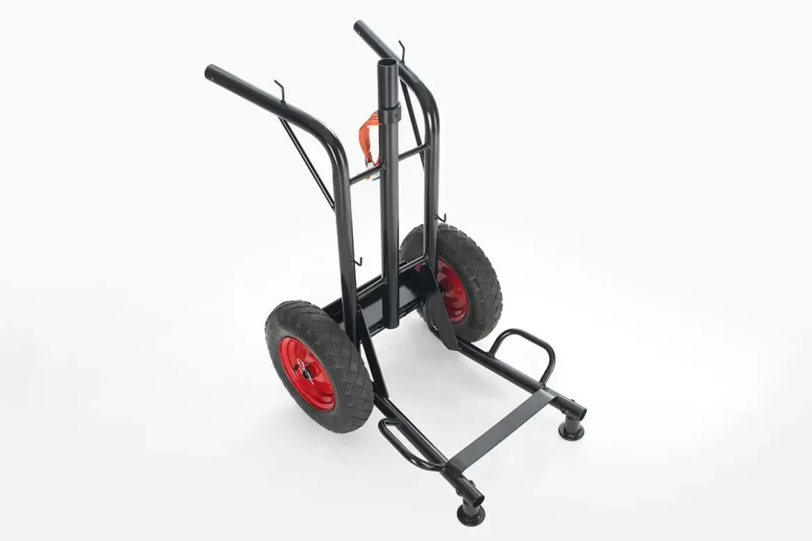 Vesiurheiluväline, mahdollisesti jonkinlainen kärki tai laite uimataitojen harjoitteluun.