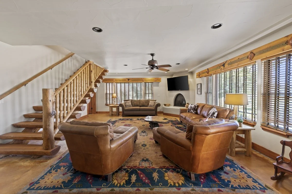 Great Room Grooms South Side