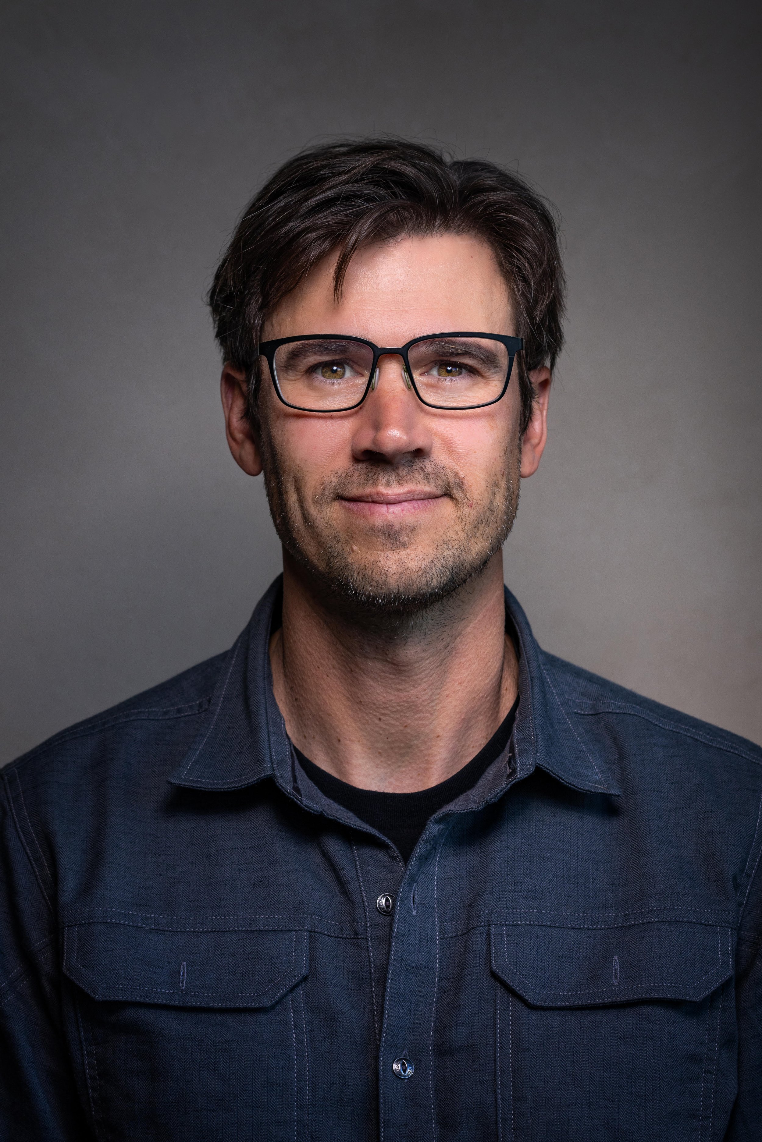 Keith Ladzinski keynote speaker, National Geographic photographer and filmmaker speaking on adventure, climate change, conservation, and wildlife