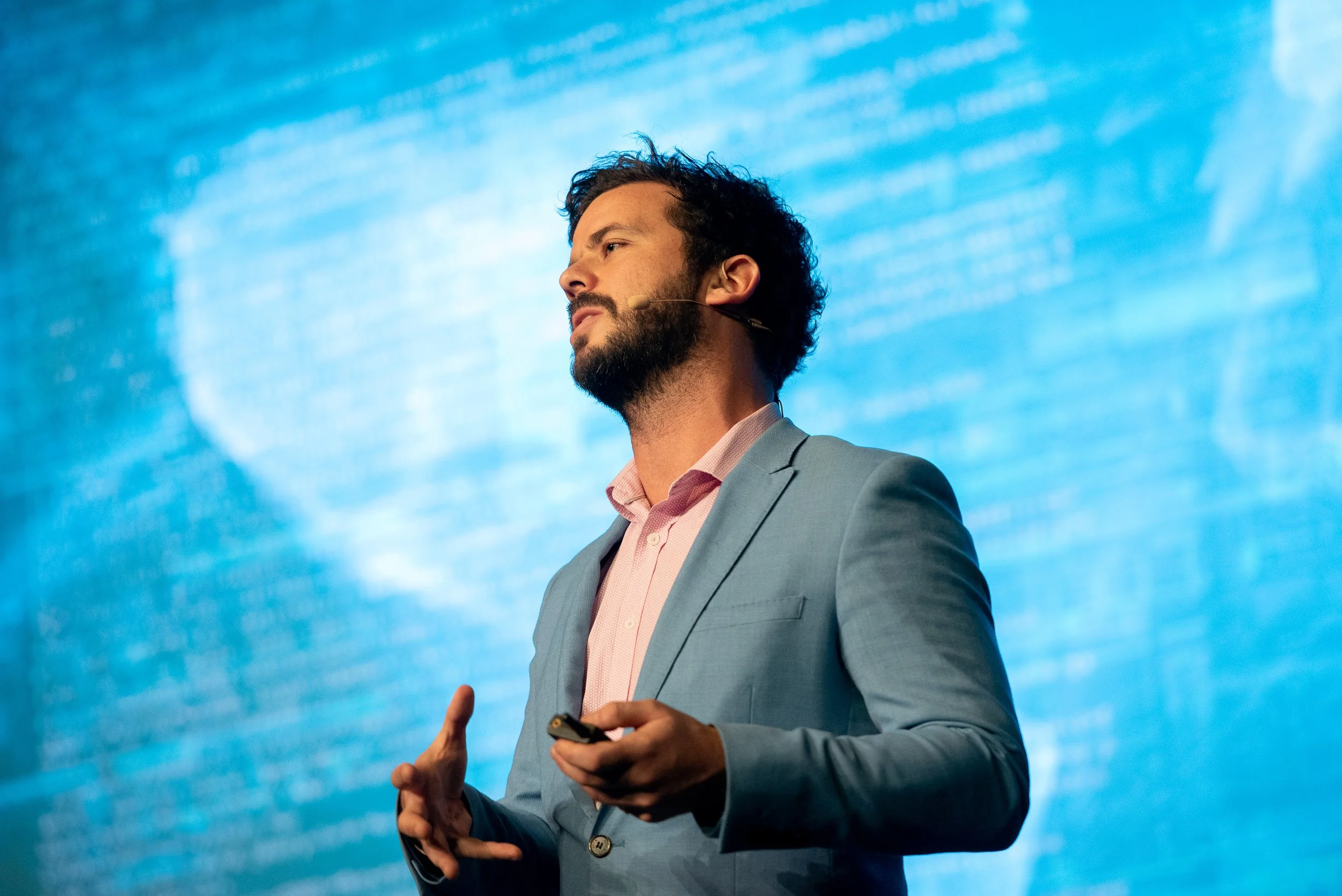 Angus Hervey is a keynote speaker on Climate Change, Conservation, Geopolitics, Health & Wellness, Innovation, Journalism, Resilience, Social Justice, and Sustainability, sharing data-driven stories of progress
