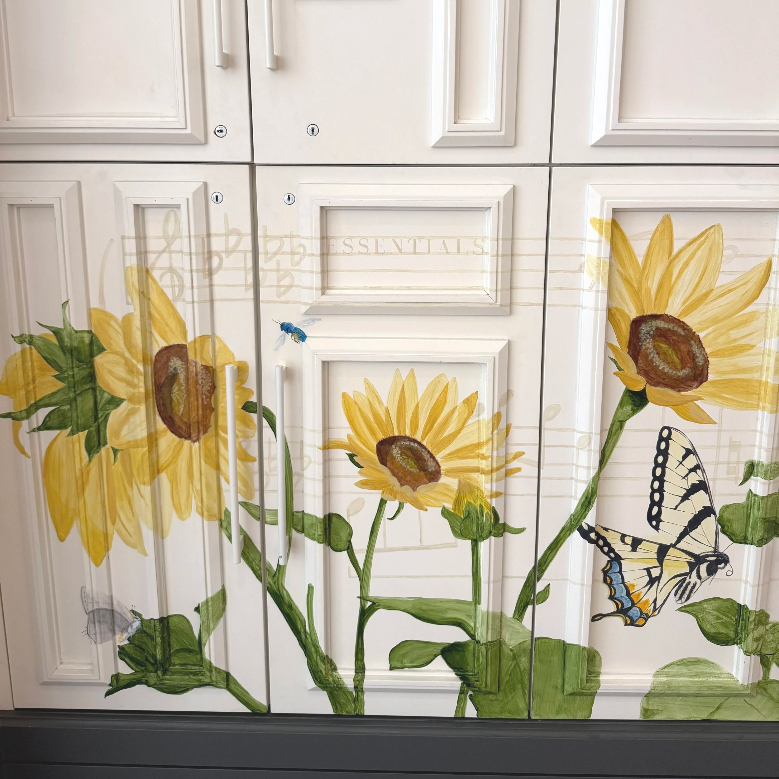 Elizabeth Hotel Lobby mural of local flora and fauna