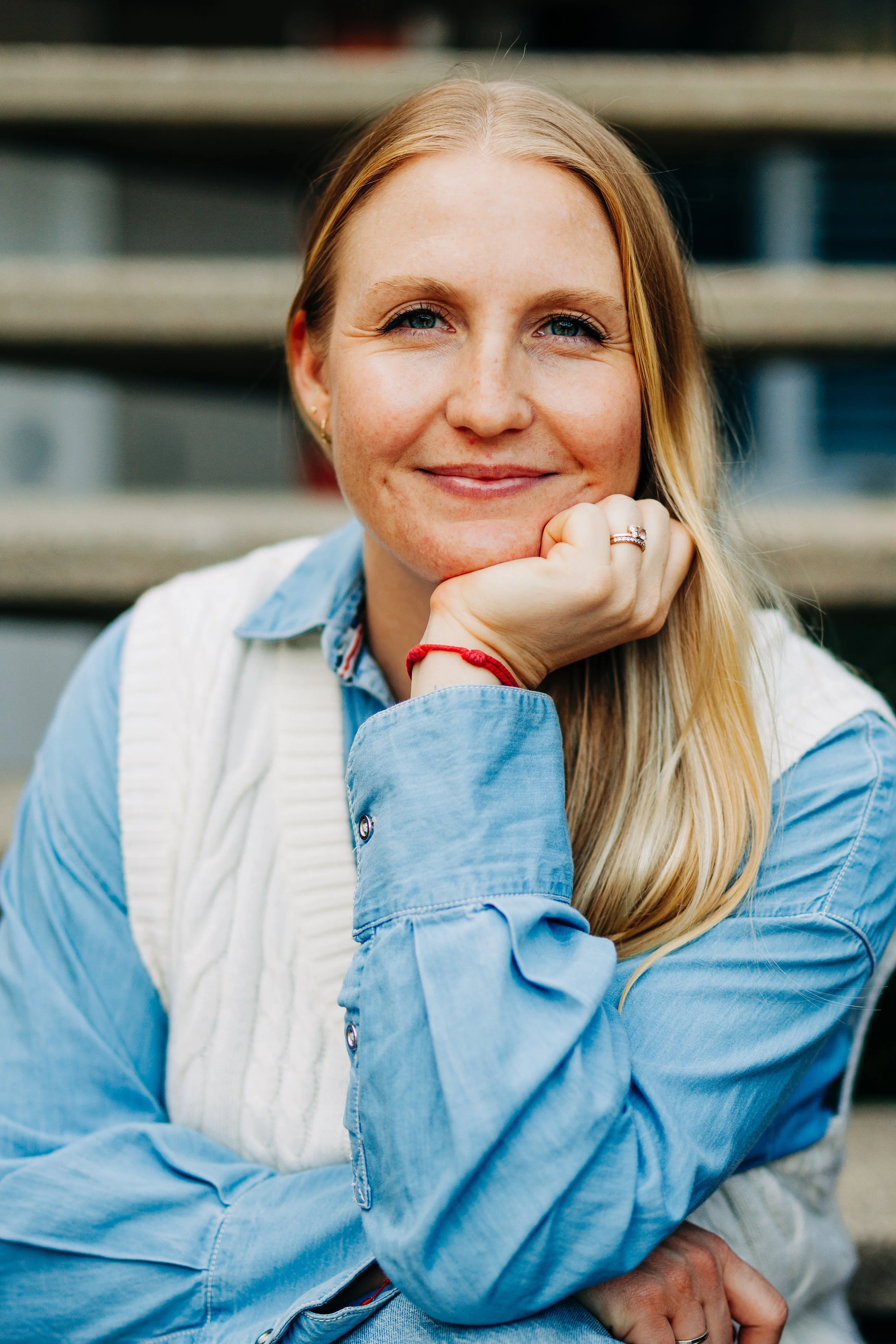 California Therapist helping with anxiety, trauma, couples work, and depression.