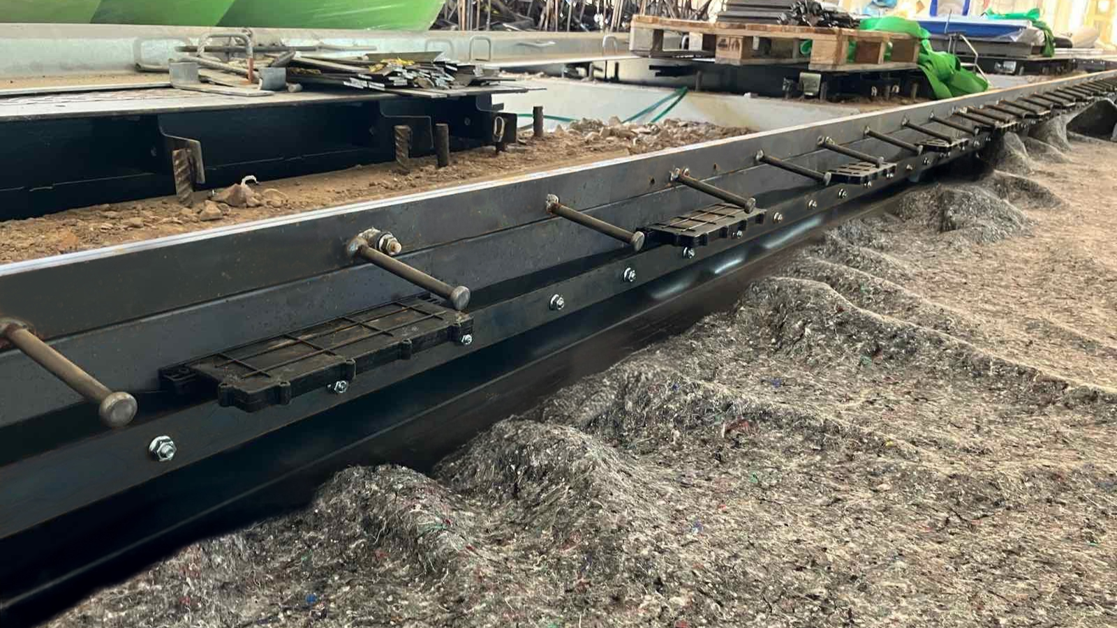 Conecto Straight 08NA40-5D armored joint for industrial concrete floors provides load transfer and joint protection. Easy no weld solution.