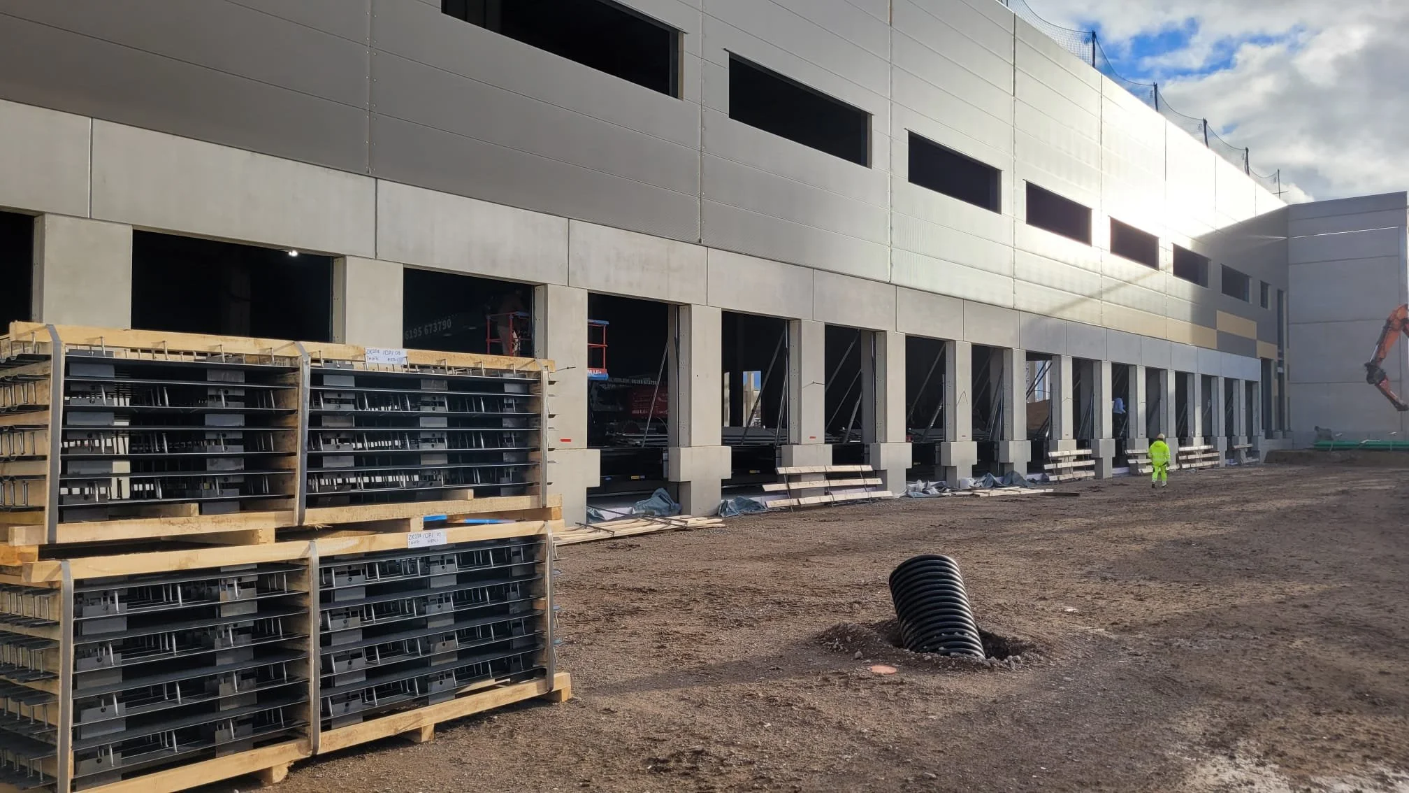 Conecto Straight 08NA40-5D armored joint for industrial concrete floors provides load transfer and joint protection.